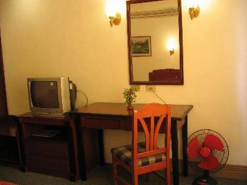 โรงแรม ซิตี้ ทราเวิล Baguio City ภายนอก รูปภาพ